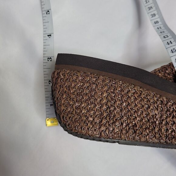 VOLATILE Y2K brown raffia island platform wedge flip flop sandals 9 - Picture 8 of 9